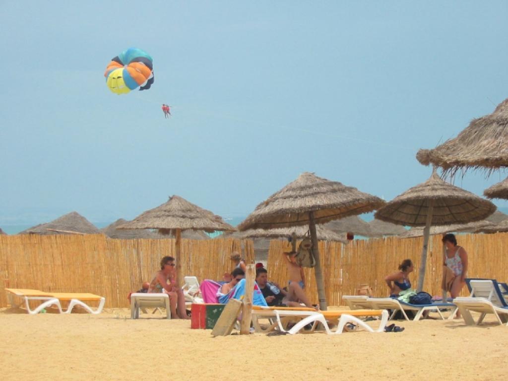 Daphne Bahia Beach Hotel Hammamet Exterior photo